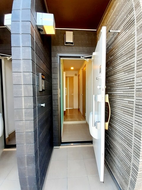 物件内観写真12　(玄関)