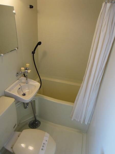 物件内観写真4　(写真と現況が相違する場合は現況を優先致します。)