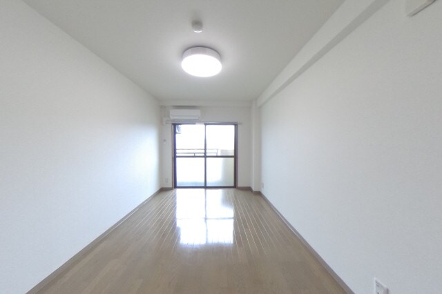 物件内観写真2　(プロジェクター付きライトポップイン・アラジン設置(406))