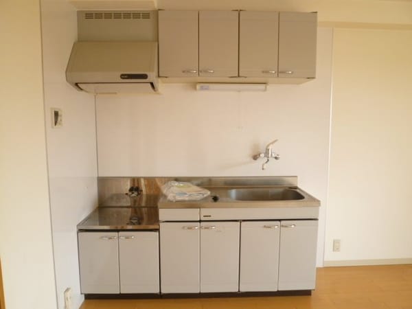キッチン(現況が相違する場合は現況を優先致します。2011年6月撮影。)