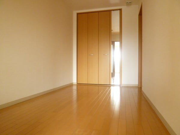 洋室(現況が相違する場合は現況を優先致します。2011年6月撮影。)