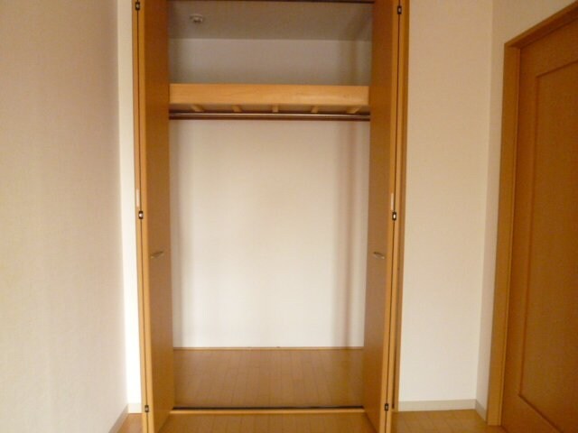 物件内観写真8　(現況が相違する場合は現況を優先致します。2011年6月撮影。)