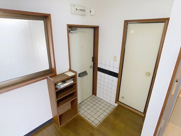玄関(2025年3月撮影※現況を優先致します。)