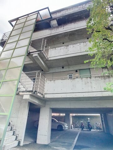 物件外観写真1　(2024年10月撮影)