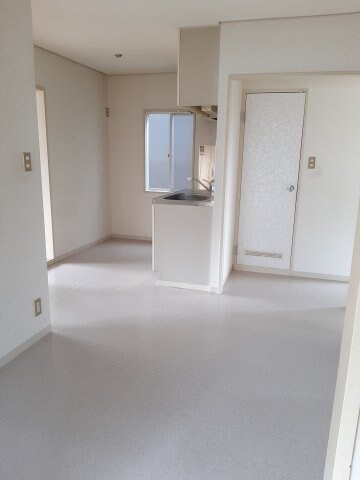 物件内観写真8　(現況が相違する場合は現況を優先致します。)