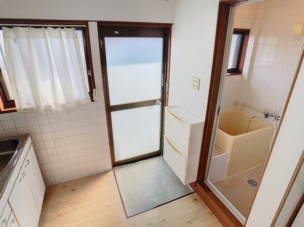 玄関(2024年12月撮影)