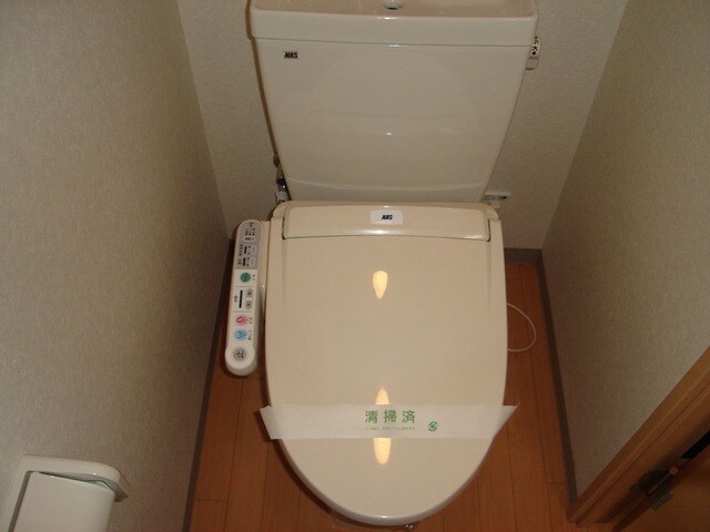 物件内観写真6　(シャワー付トイレ)