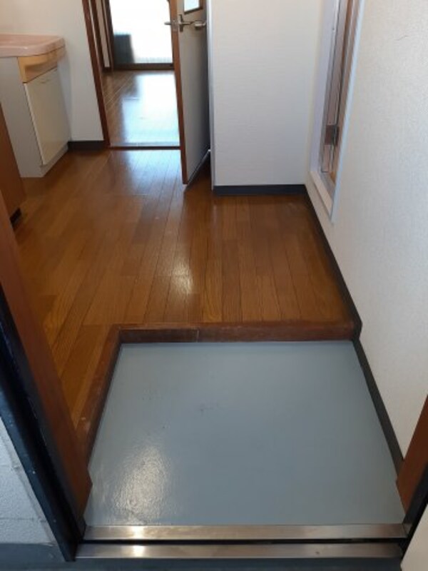 玄関(2021年2月撮影※現況を優先致します。)