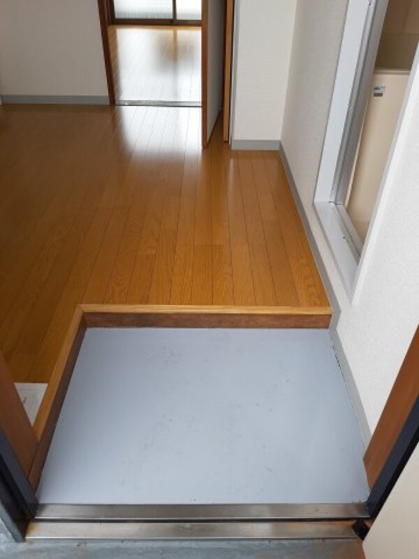 玄関(2021年2月撮影※現況を優先致します。)