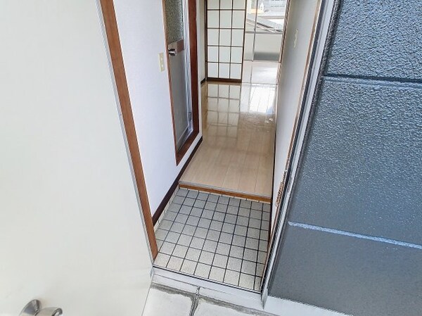 玄関(現況を優先します。（撮影時期：2024年7月）)