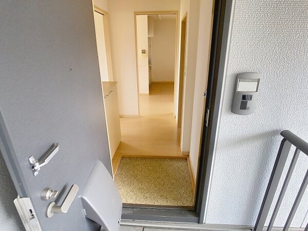 玄関(2025年6月撮影※現況を優先致します。)