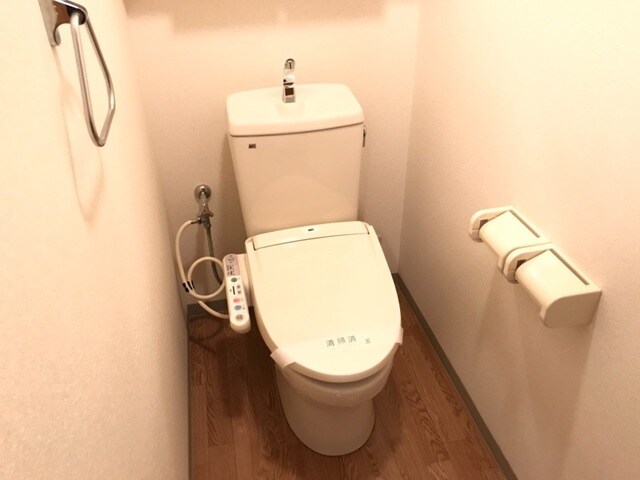 物件内観写真6　(シャワー付トイレ)