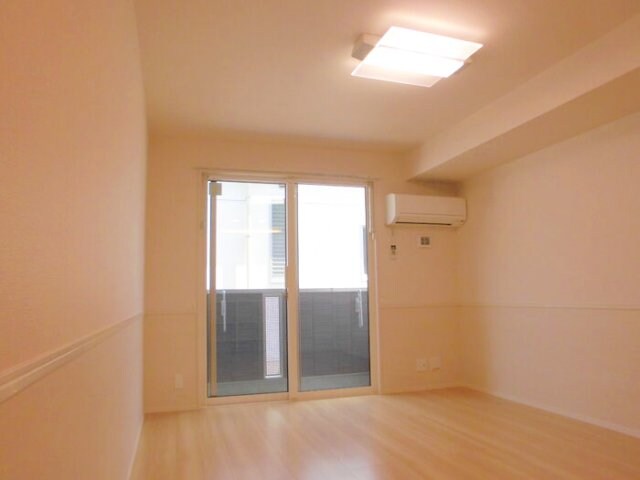 物件内観写真2　(LDK)