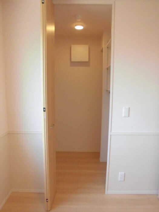 物件内観写真8　(ウォークインクローゼット)