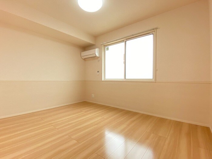 物件内観写真9　(洋室（６帖）)