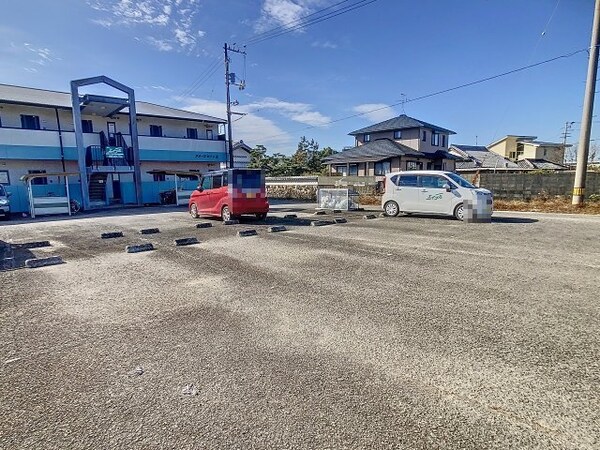 駐車場(現況と異なる場合は現況を優先します)