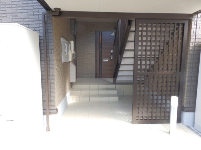 物件外観写真2　(エントランス)