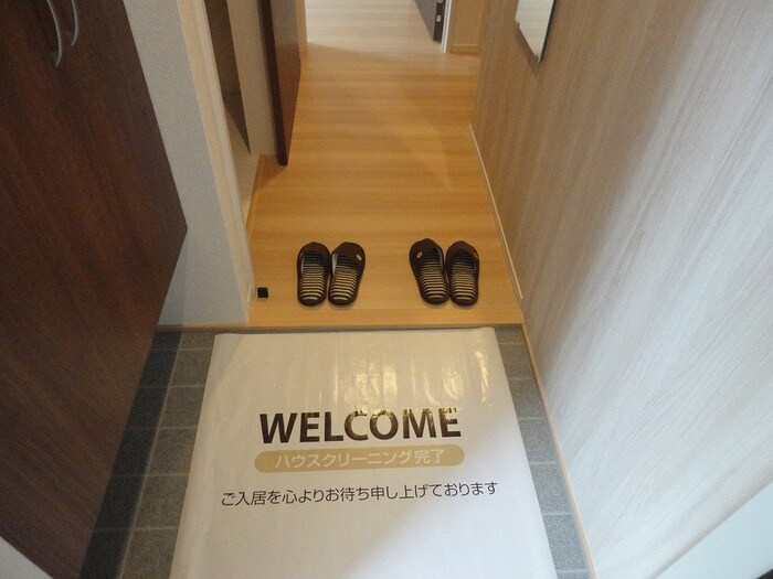 物件内観写真13　(玄関)