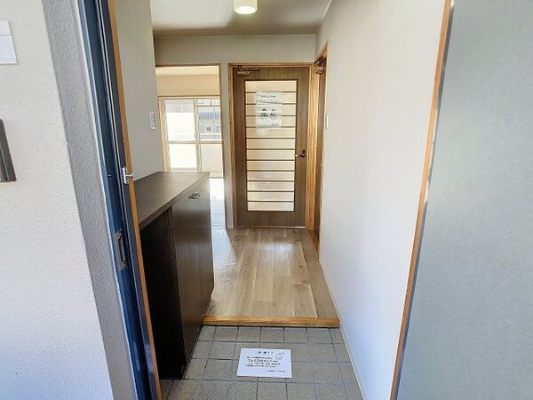 玄関(2025年12月撮影※現況を優先します。)