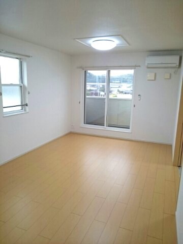 物件内観写真3　(居室・リビング)