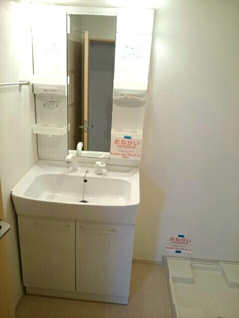 物件内観写真7　(洗面所)