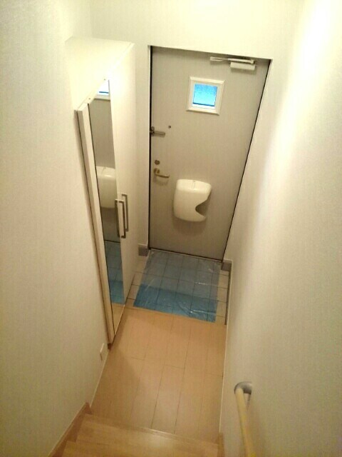 物件内観写真13　(玄関)