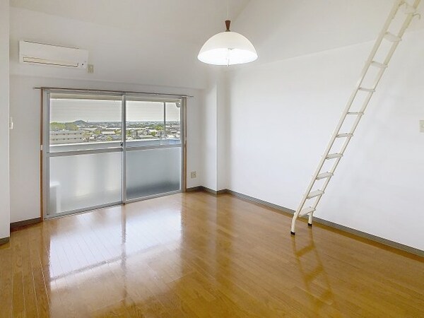 洋室(2025年5月撮影※現況を優先致します。)