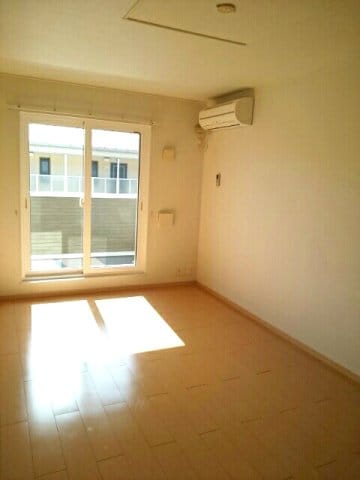 物件内観写真3　(居室・リビング)