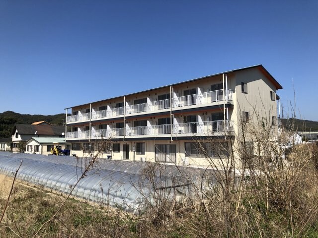 物件外観写真1　(現況と異なる場合は現況を優先します。)