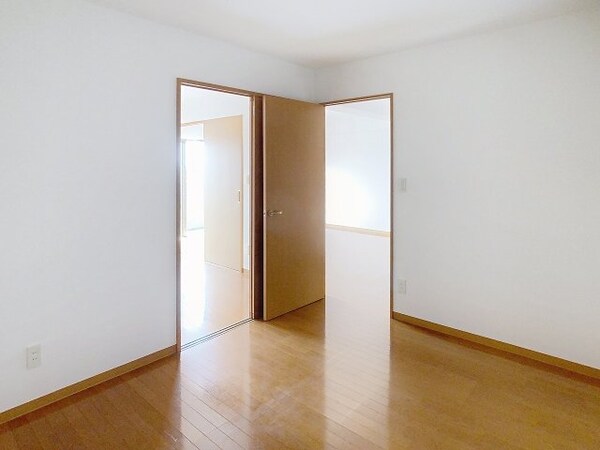 洋室(2025年9月撮影※現況を優先致します。)