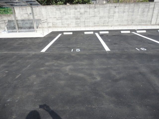 物件外観写真2　(駐車場)