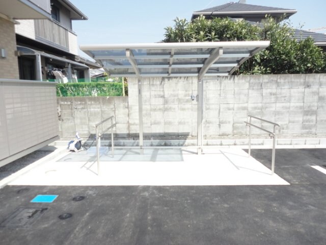 物件内観写真13　(駐輪場)