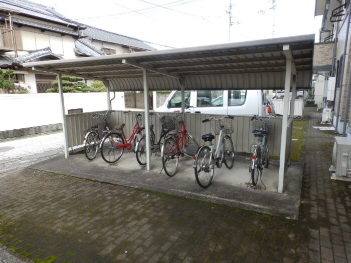 物件内観写真6　(駐輪場)