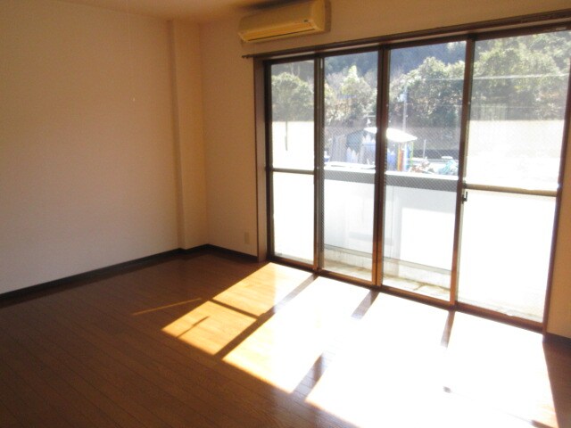 物件内観写真2　(2階別室の参考写真です。現況を優先します。（208）)