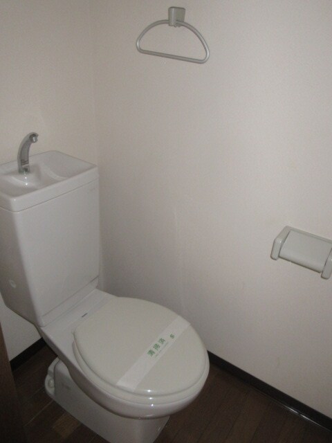 物件内観写真5　(2階別室の参考写真です。現況を優先します。（208）)