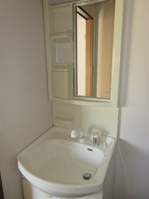 物件内観写真6　(2階別室の参考写真です。現況を優先します。（208）)