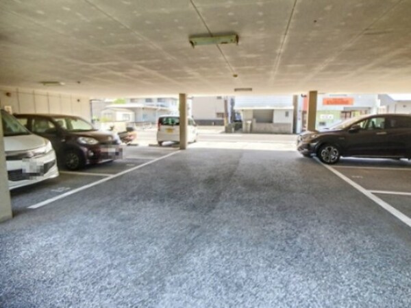 駐車場(現況と異なる場合は現況を優先します。)
