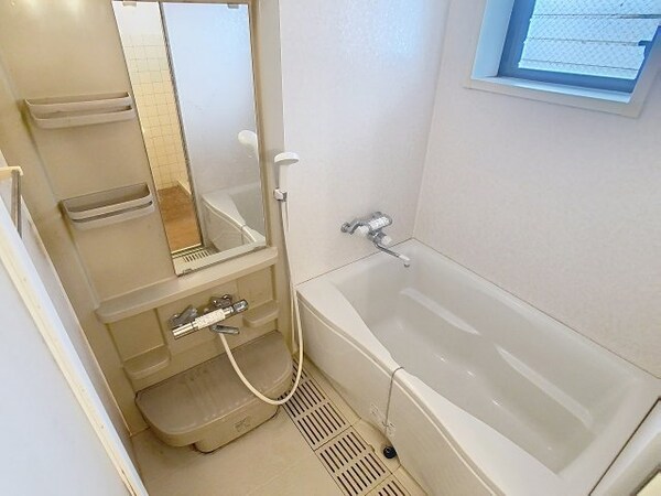 浴室(2025年5月撮影※現況を優先致します。)