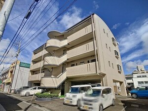 Y'sフラット外観写真