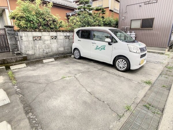 駐車場(現況と異なる場合は現況を優先します。)