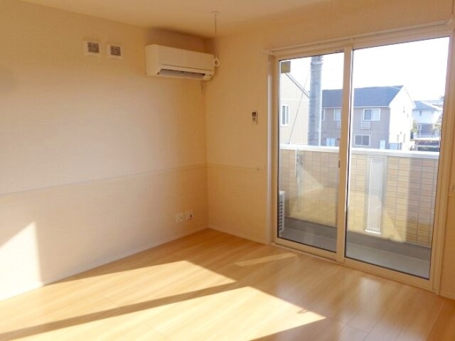 物件内観写真2　(リビングダイニングキッチン)