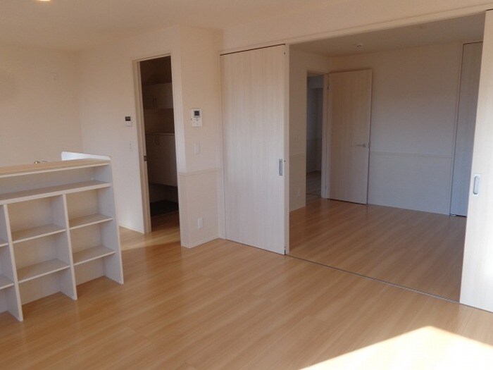 物件内観写真7　(リビングダイニングキッチン)