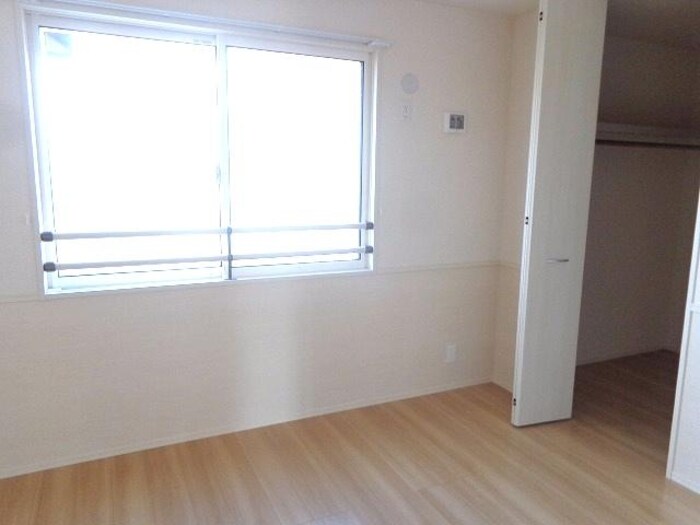 物件内観写真8　(北洋室6帖ウォークインクローゼット)