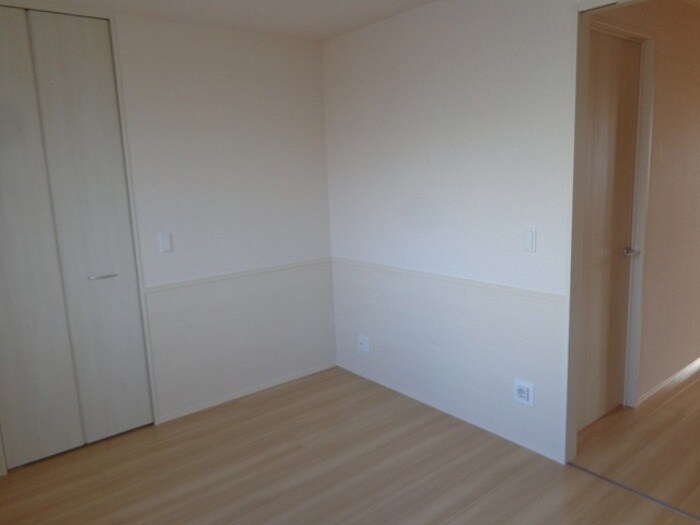 物件内観写真9　(洋室6帖)