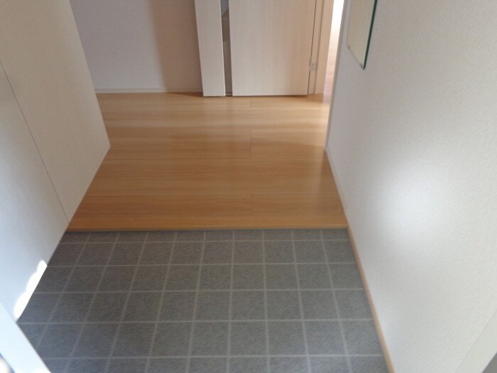 物件内観写真12　(玄関)