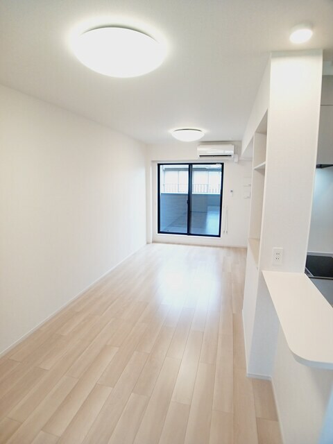 物件内観写真3　(居室・リビング)