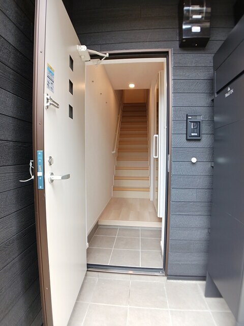 物件内観写真13　(玄関)