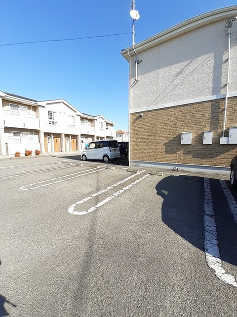 物件外観写真2　(駐車場)