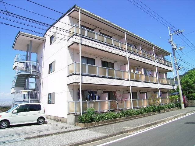 物件外観写真1　(現況と異なる場合は現況を優先します。)