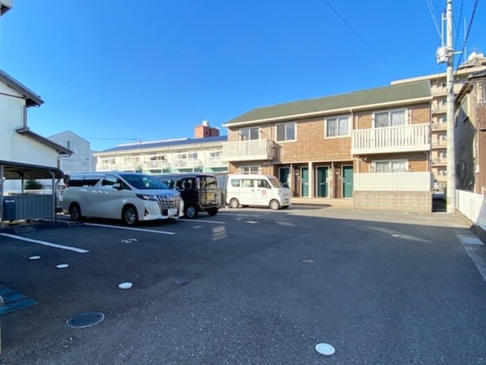 物件外観写真2　(駐車場)